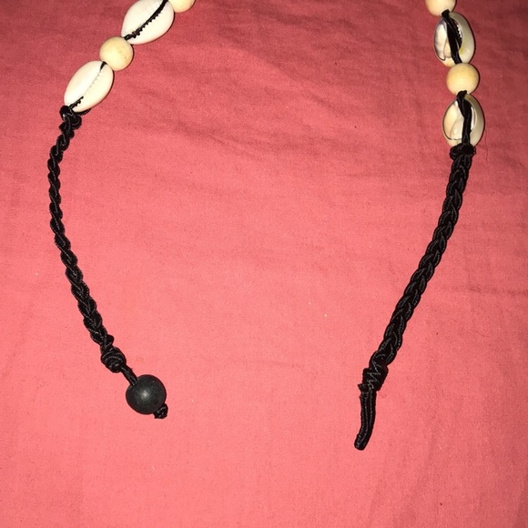 Shell Necklace - Picture 3 of 3